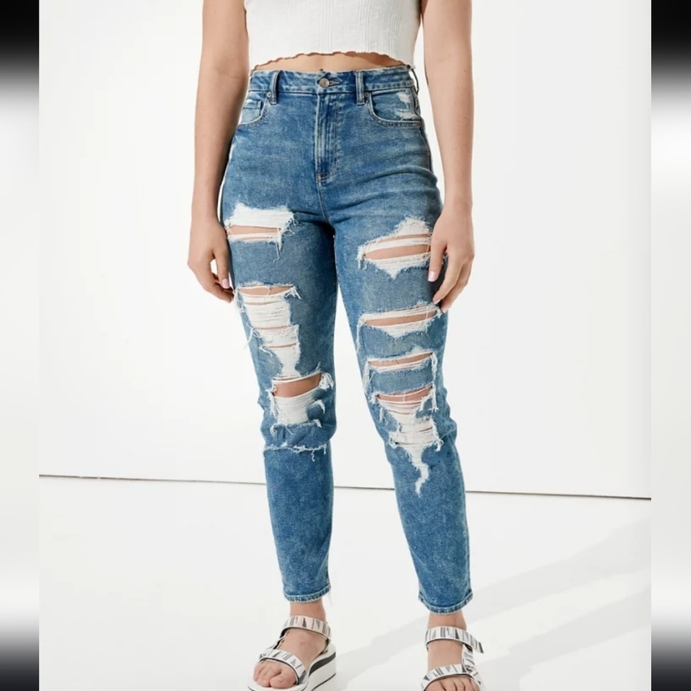 AE Stretch Ripped Curvy Mom Jeans Sz 0 Like New